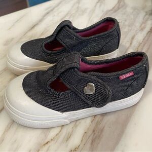Little girl size 7 Vans